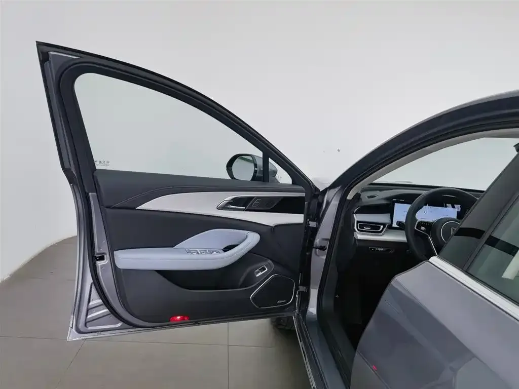 Hongqi H5 PHEV 2025 из CN, фото 2