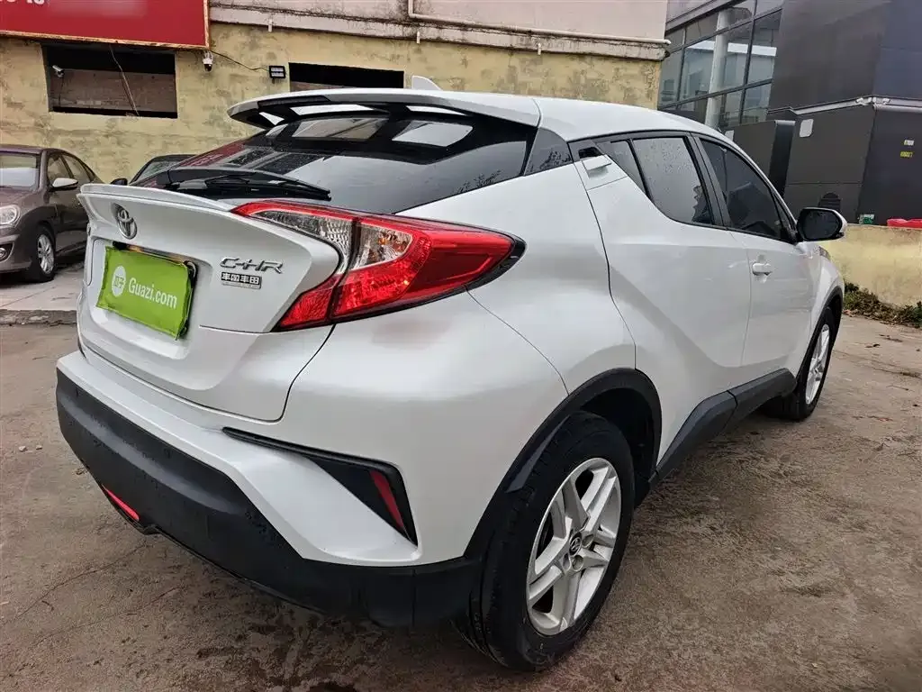 Toyota C-HR — фото 7