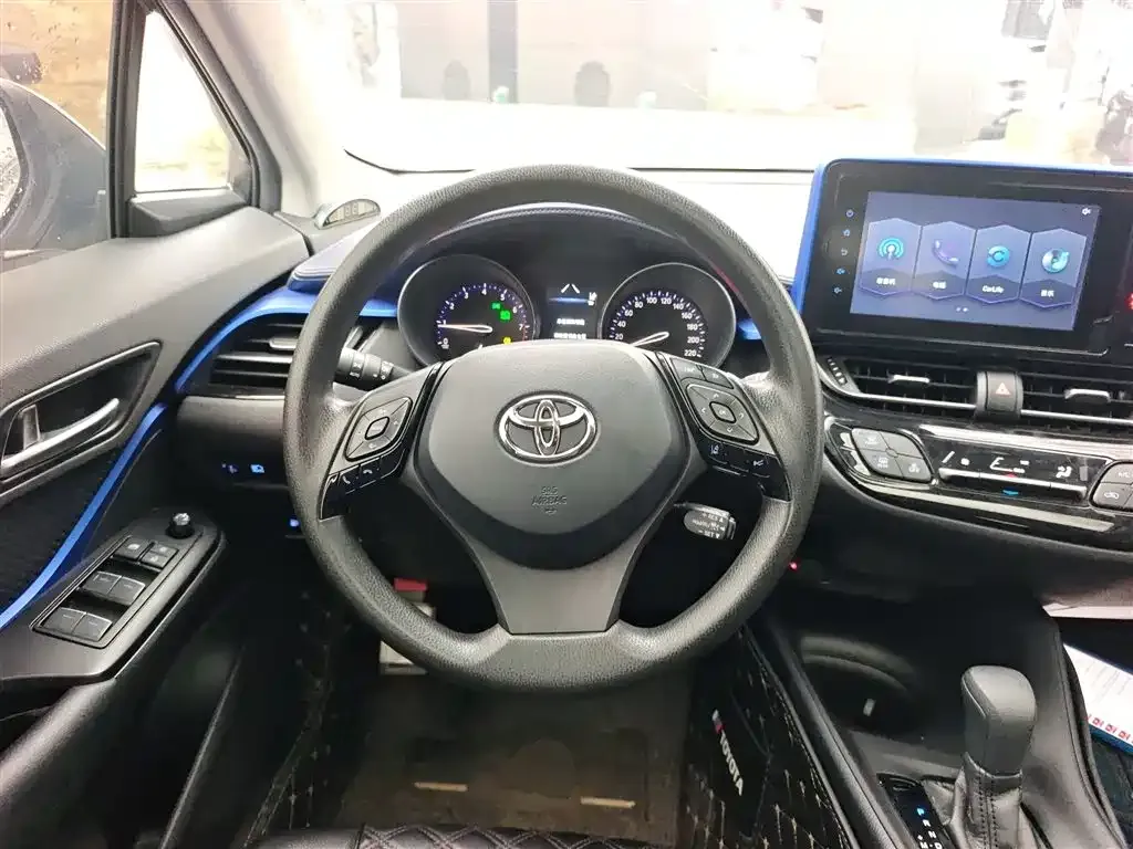 Toyota C-HR — фото 2
