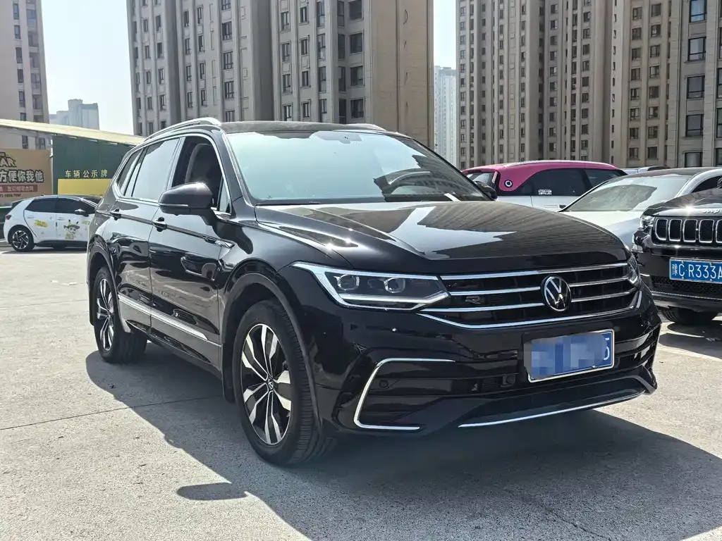 Volkswagen Tiguan L — фото 8