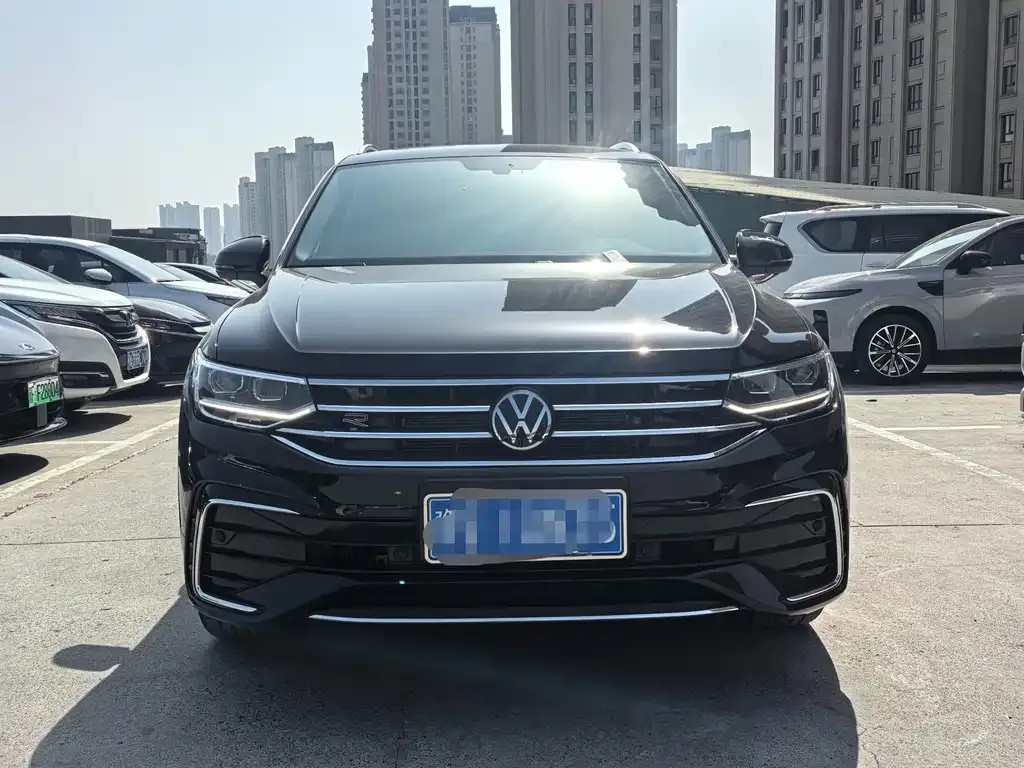 Volkswagen Tiguan L — фото 9