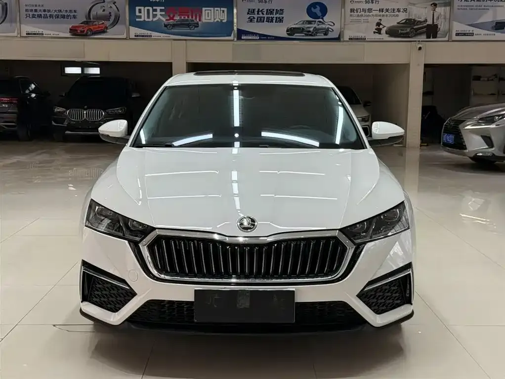 Skoda Octavia 2023 из CN, фото 3