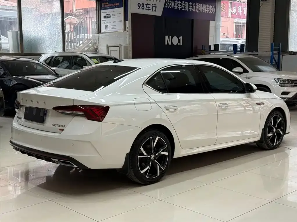 Skoda Octavia 2023 из CN, фото 2