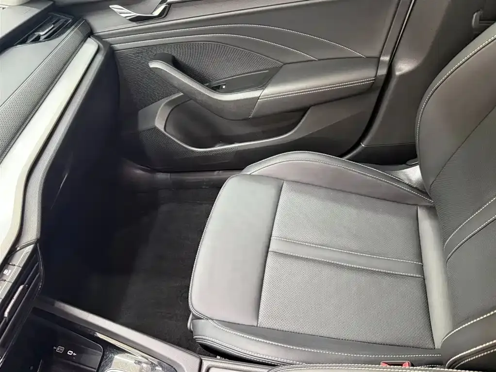 Skoda Octavia 2023 из CN, фото 5