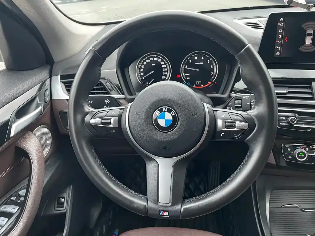 BMW X1 — фото 10
