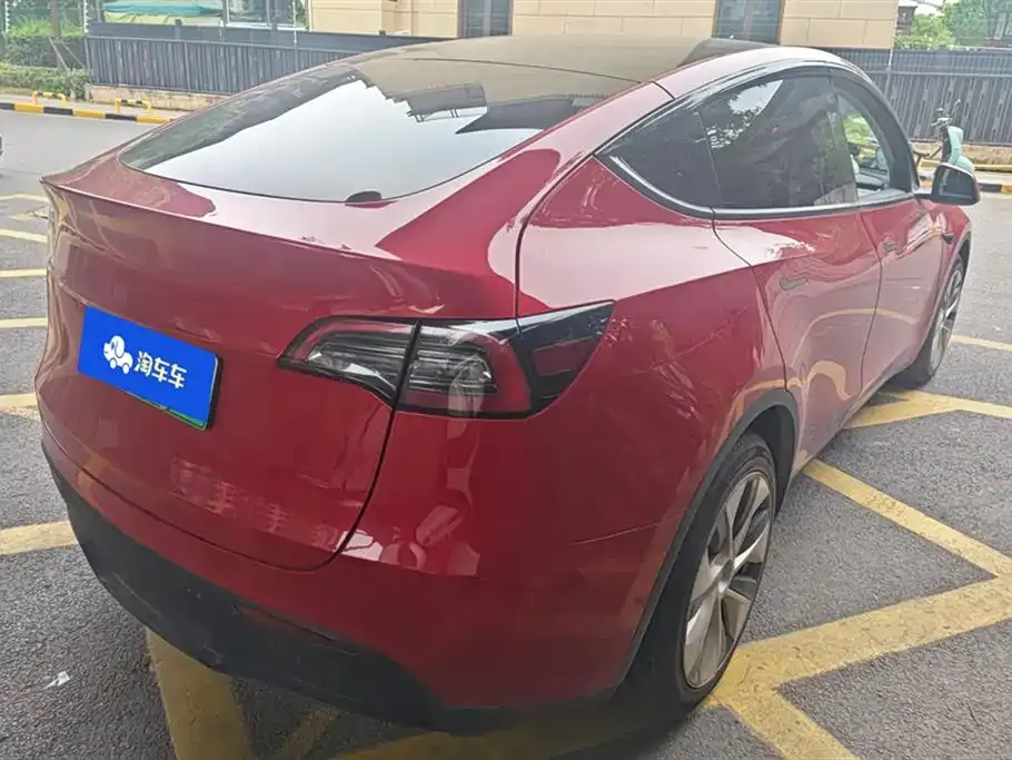 Tesla Model Y — фото 8