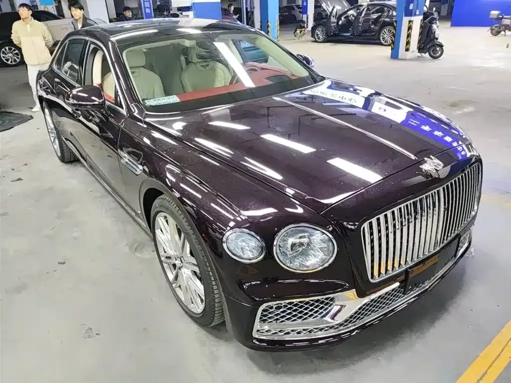 Bentley Flying Spur — фото 3
