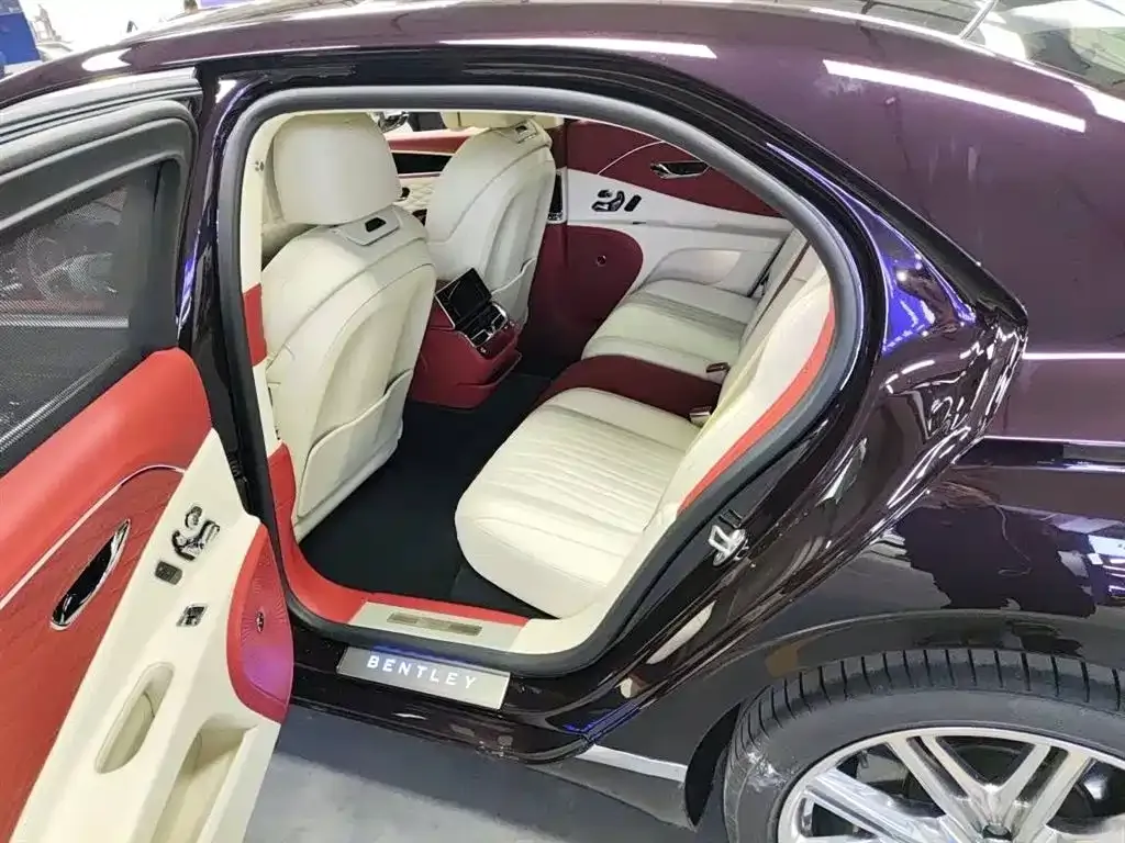 Bentley Flying Spur — фото 5