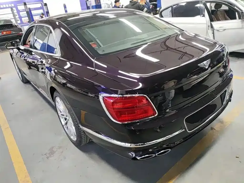 Bentley Flying Spur — фото 7