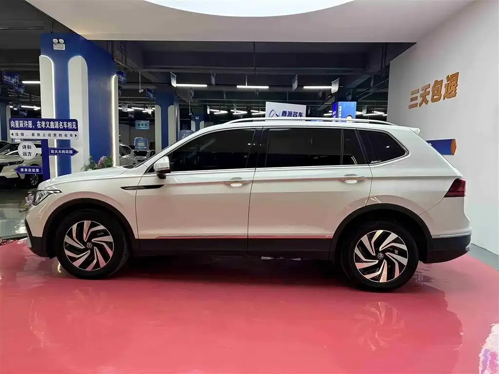 Volkswagen Tiguan L — фото 4