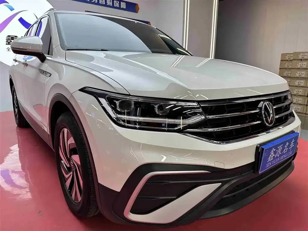 Volkswagen Tiguan L — фото 6