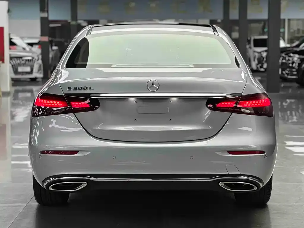 Mercedes-Benz E-Class — фото 7