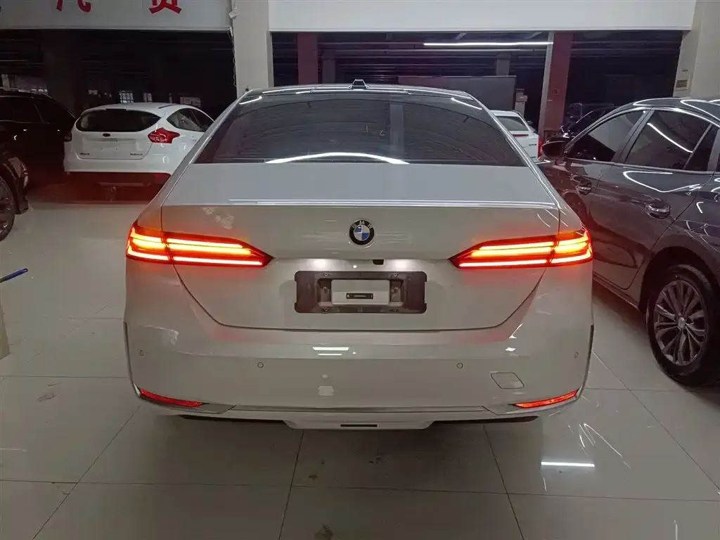BMW 5 Series — фото 10