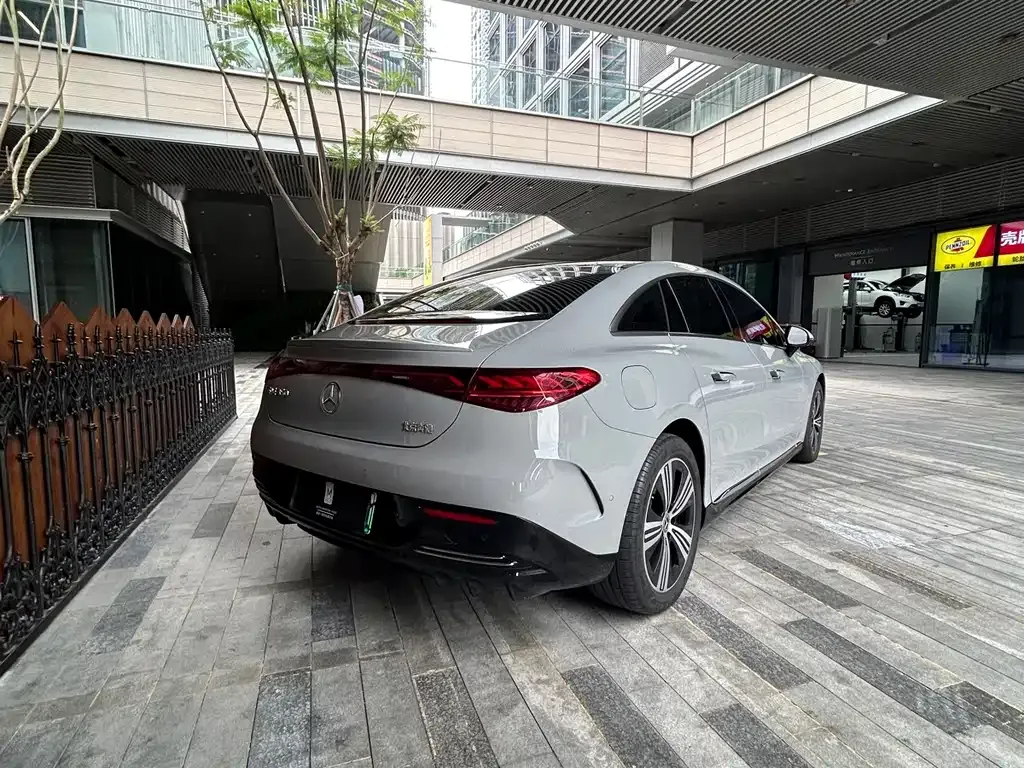 Mercedes-Benz EQE 2023 из CN, фото 10