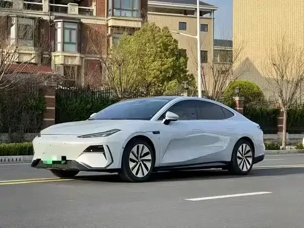 Geely Galaxy E8