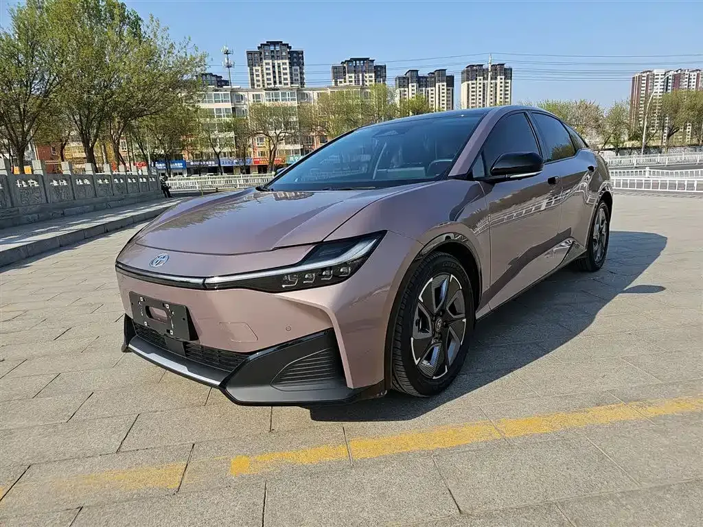 Toyota bZ3 — фото 1