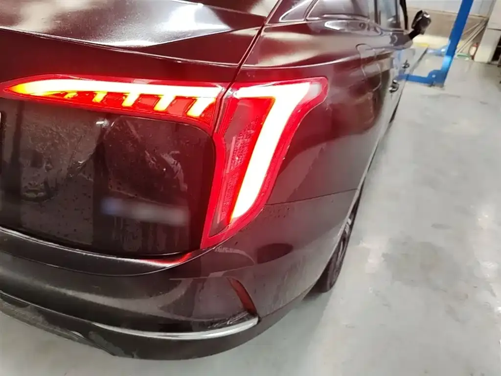 Hongqi E-QM5 2024 из CN, фото 2