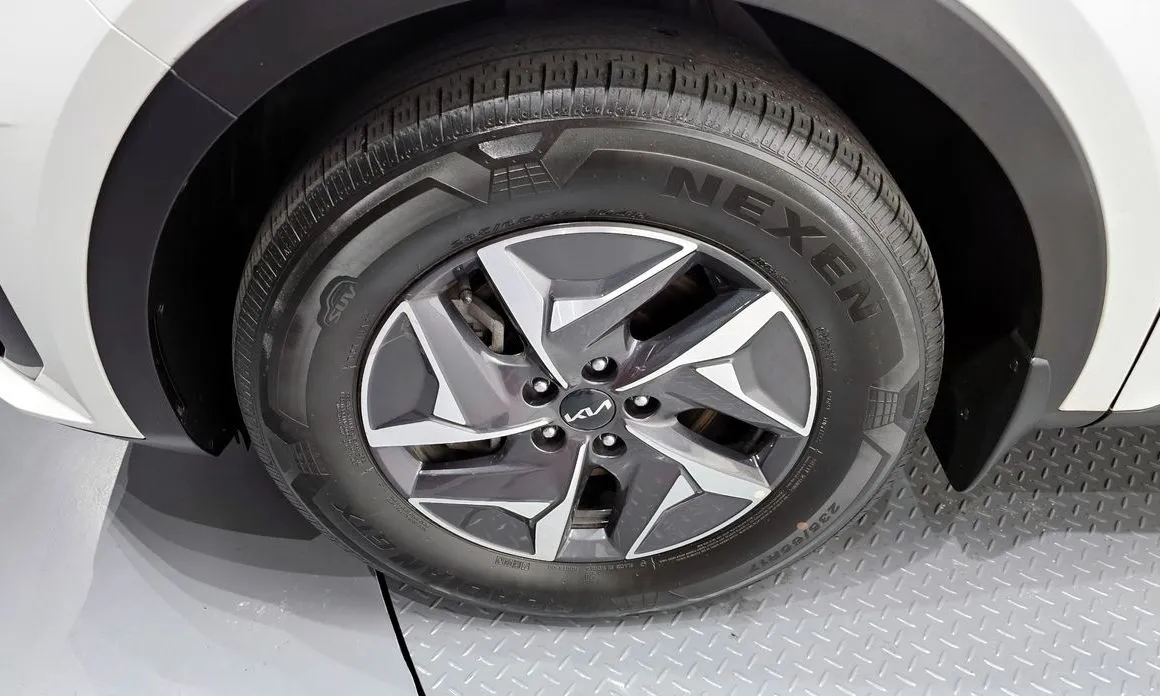 Kia Sorento — фото 8