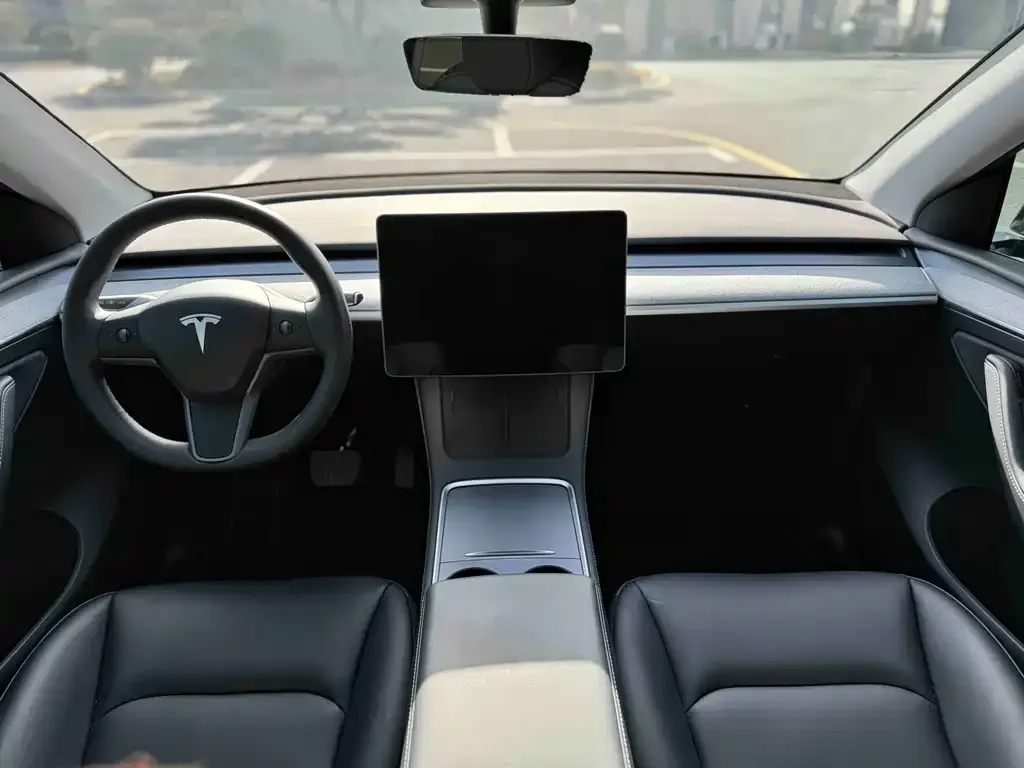 Tesla Model Y — фото 6