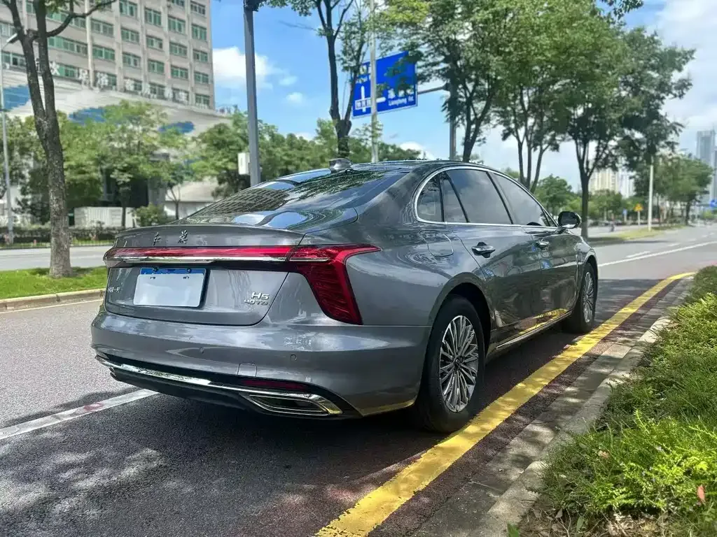 Hongqi H5 — фото 7