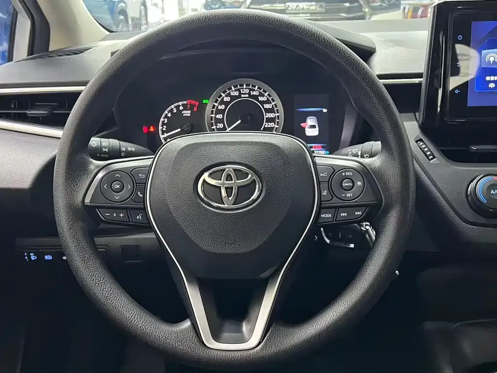 Toyota Corolla — фото 8