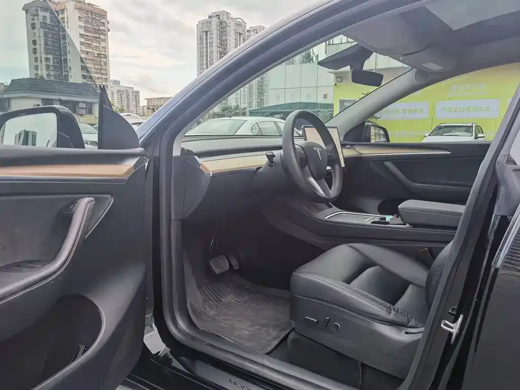 Tesla Model Y — фото 7