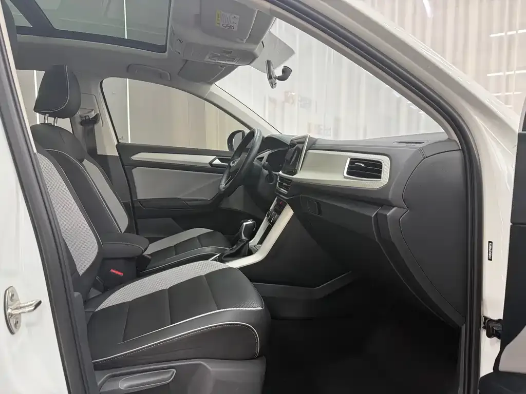 Volkswagen T-Roc 2023 из CN, фото 7