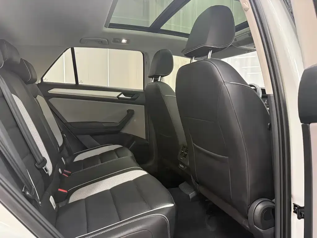 Volkswagen T-Roc 2023 из CN, фото 5