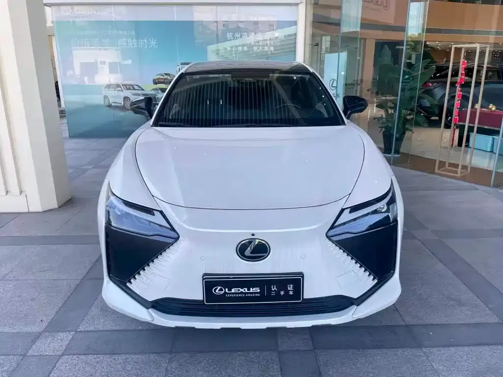 Lexus RZ — фото 2