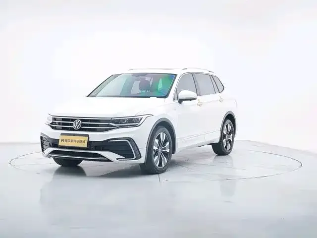 Volkswagen Tiguan L — фото 1