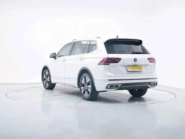 Volkswagen Tiguan L — фото 8