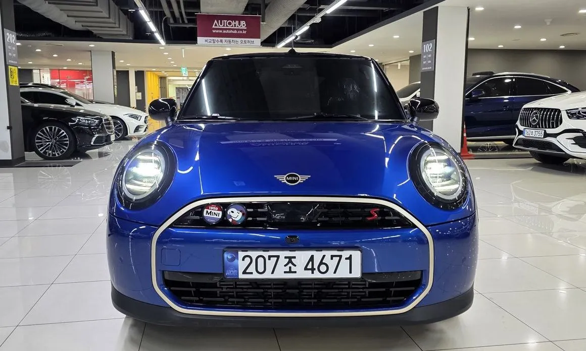 Mini Cooper Convertible 2025 из KR, фото 3