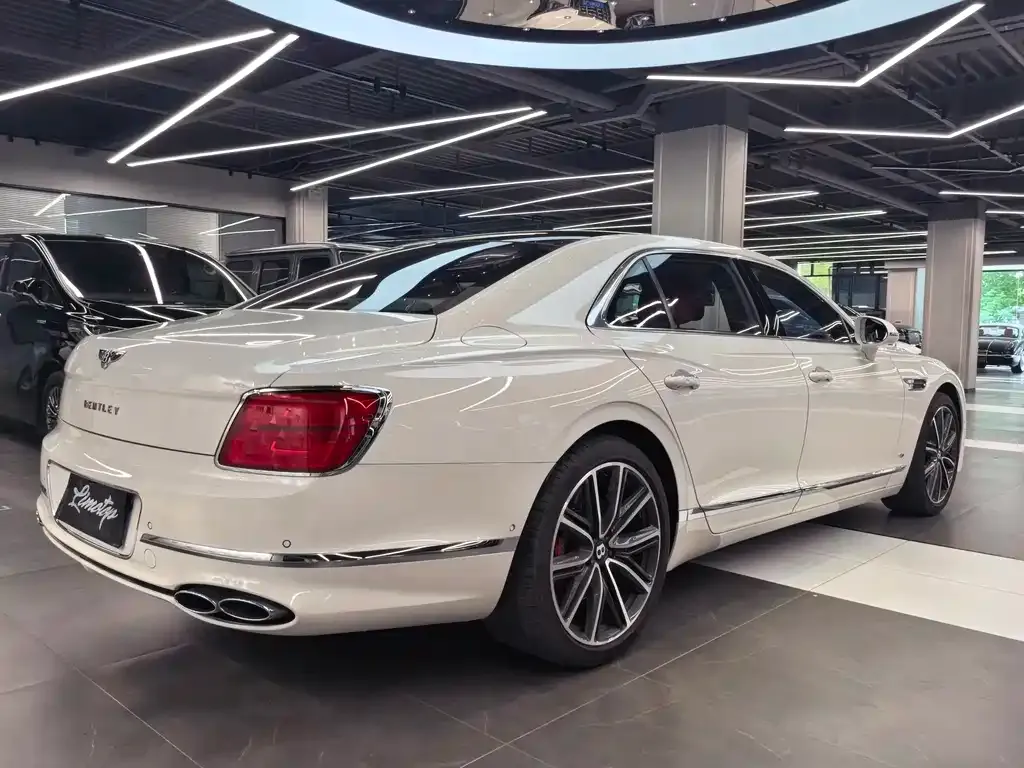 Bentley Flying Spur — фото 3