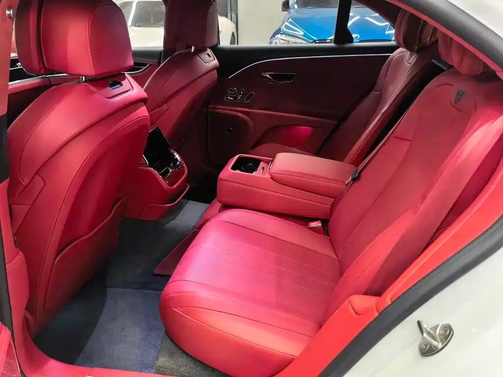 Bentley Flying Spur — фото 2