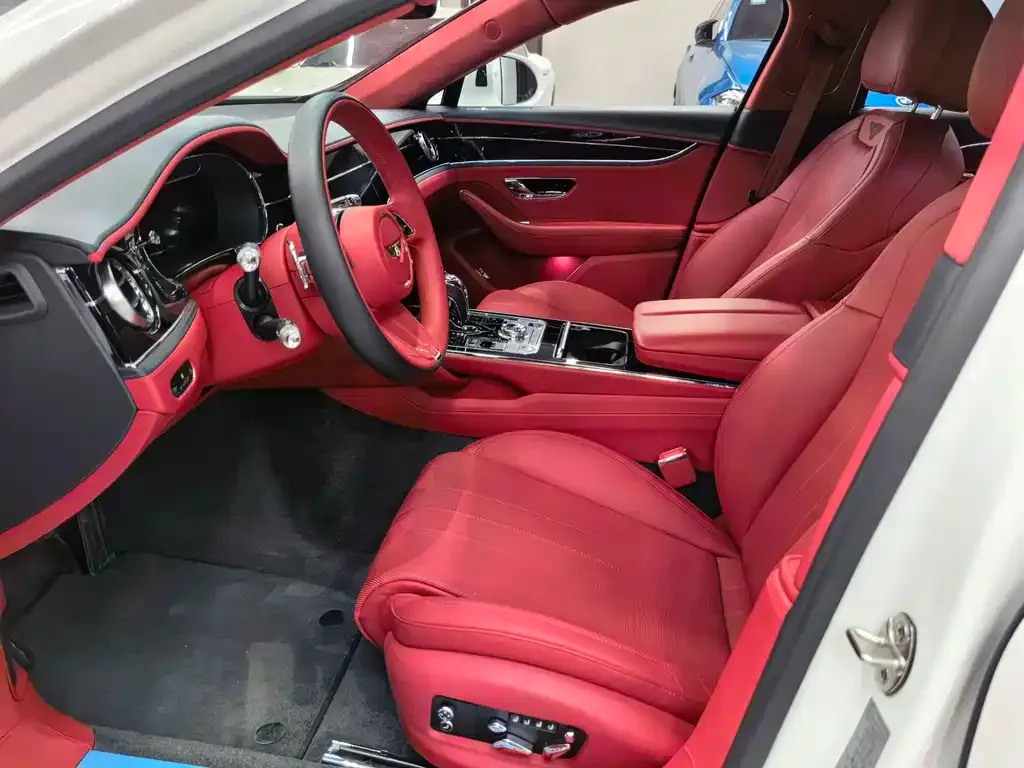 Bentley Flying Spur — фото 9