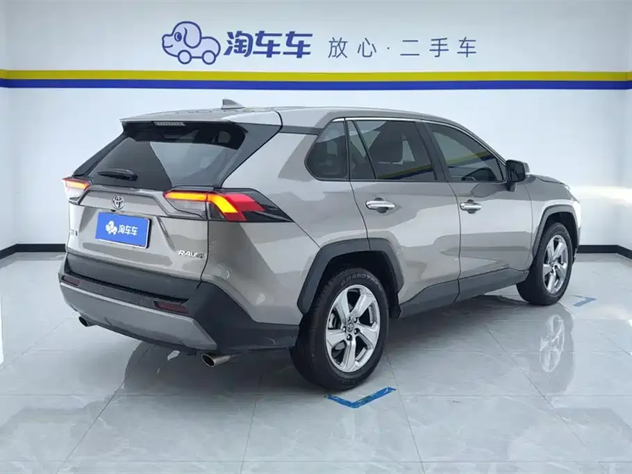 Toyota RAV4 — фото 9