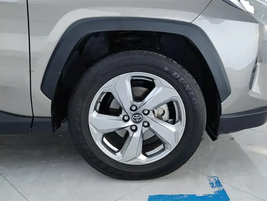 Toyota RAV4 — фото 2