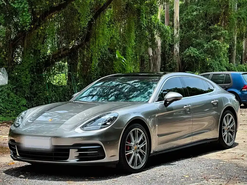 Porsche Panamera — фото 1