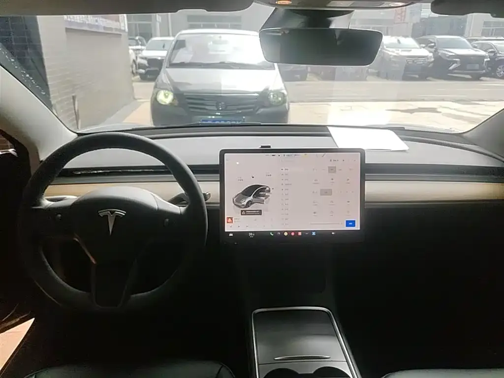 Tesla Model 3 — фото 3