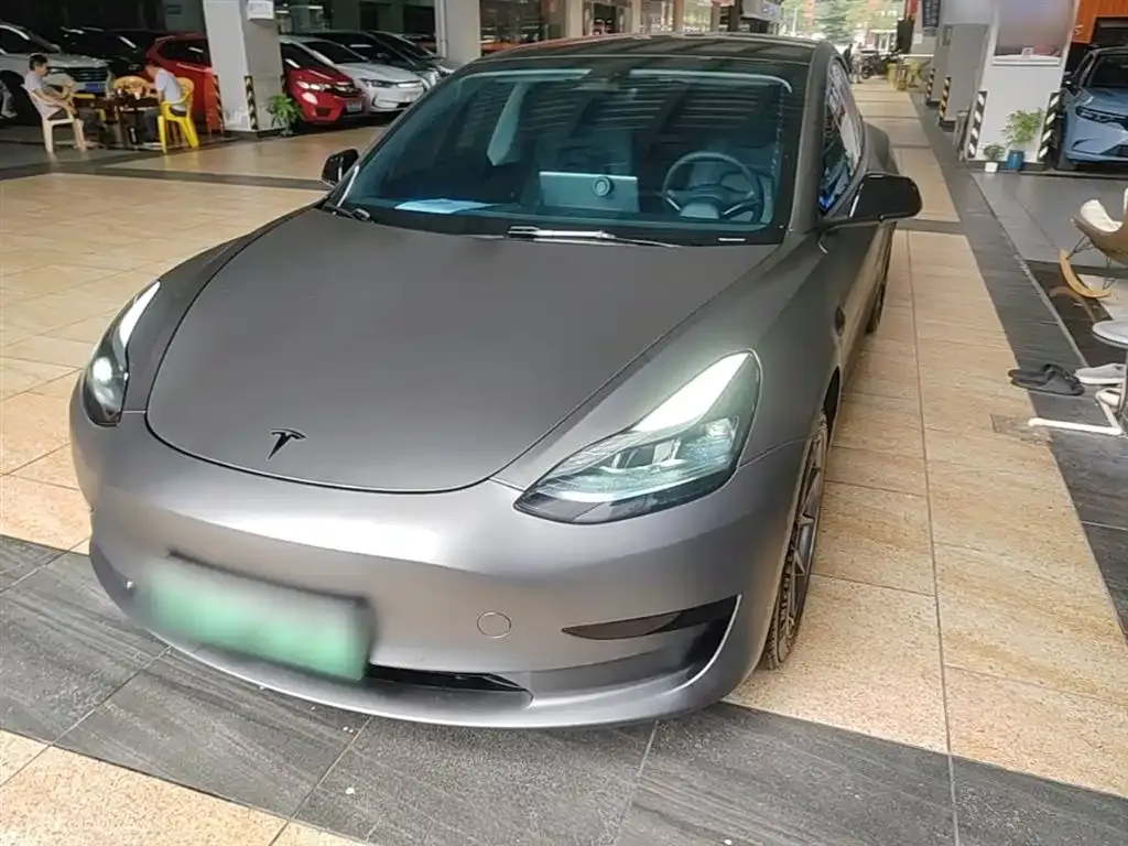Tesla Model 3 — фото 9