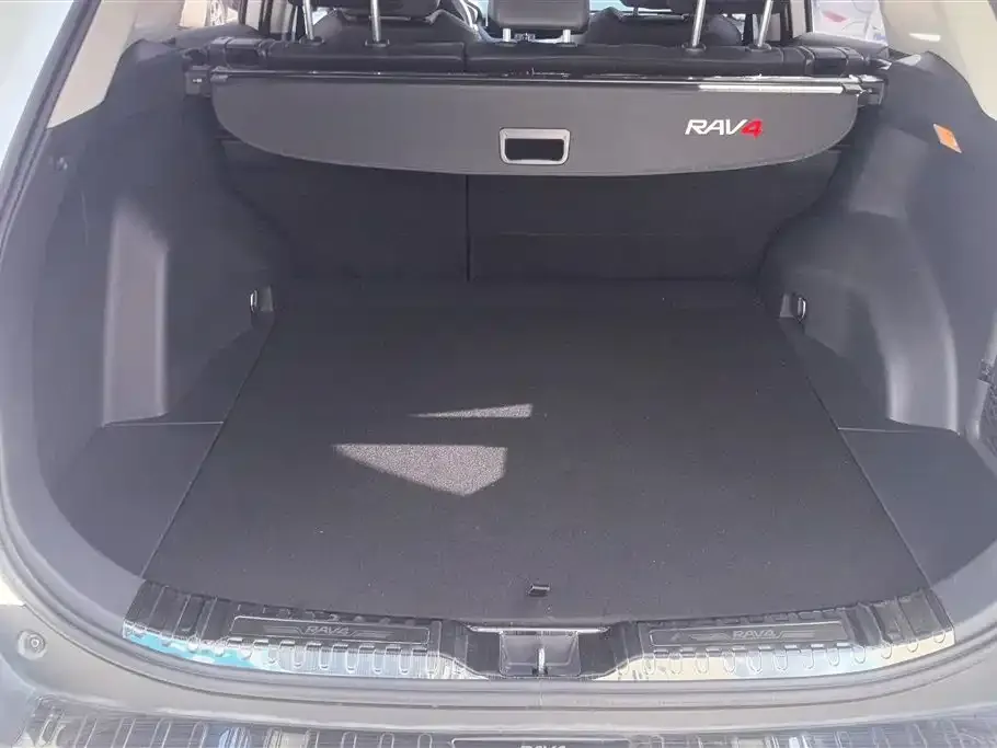 Toyota RAV4 — фото 2
