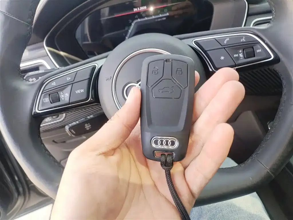 Audi A4L 2023 из CN, фото 9