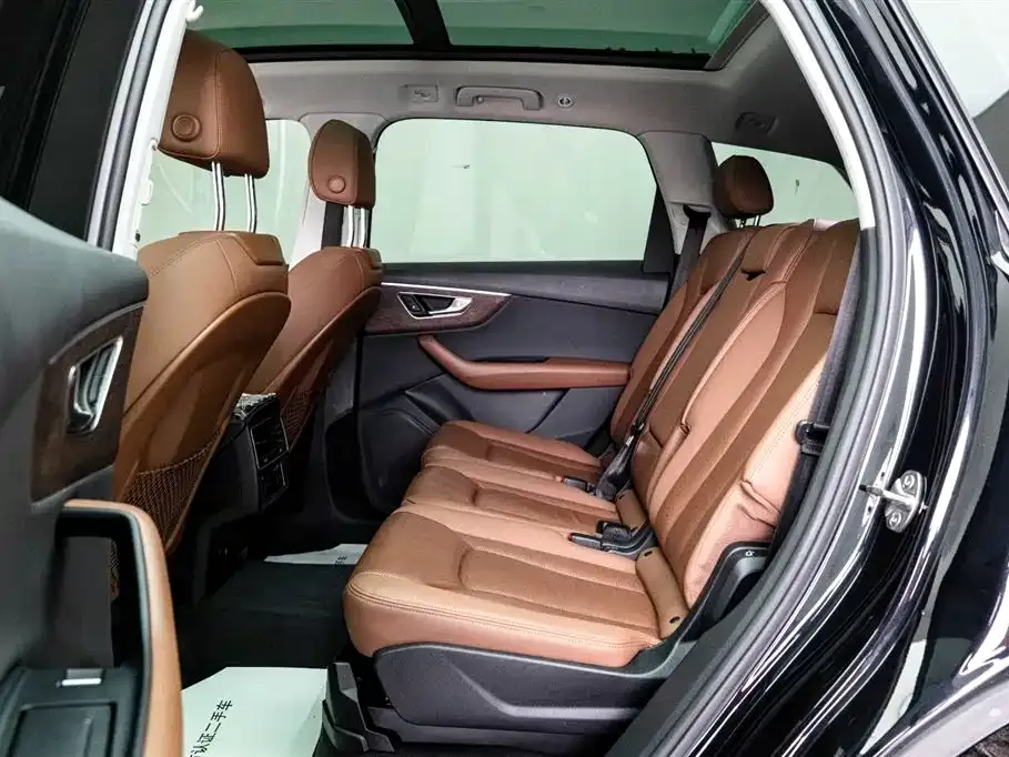 Audi Q7 2021 из CN, фото 5