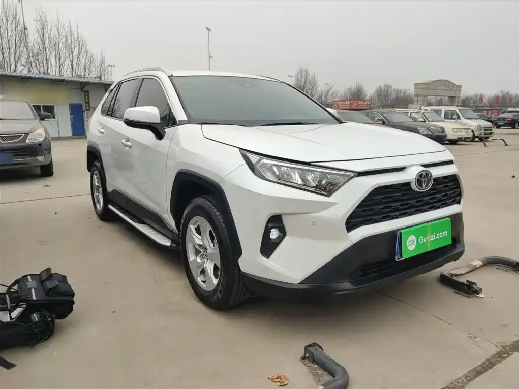 Toyota RAV4 — фото 8