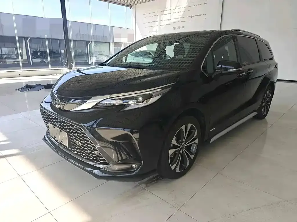 Toyota Granvia — фото 1
