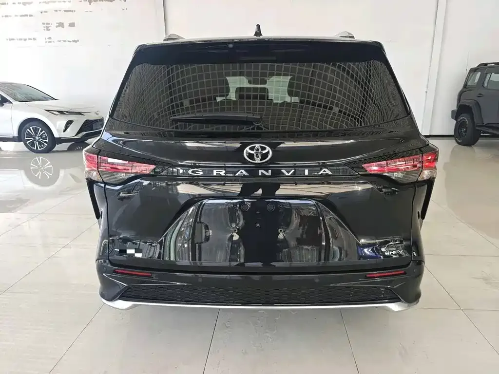 Toyota Granvia — фото 9