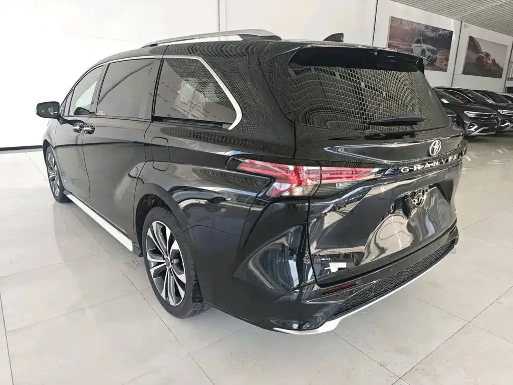 Toyota Granvia — фото 6