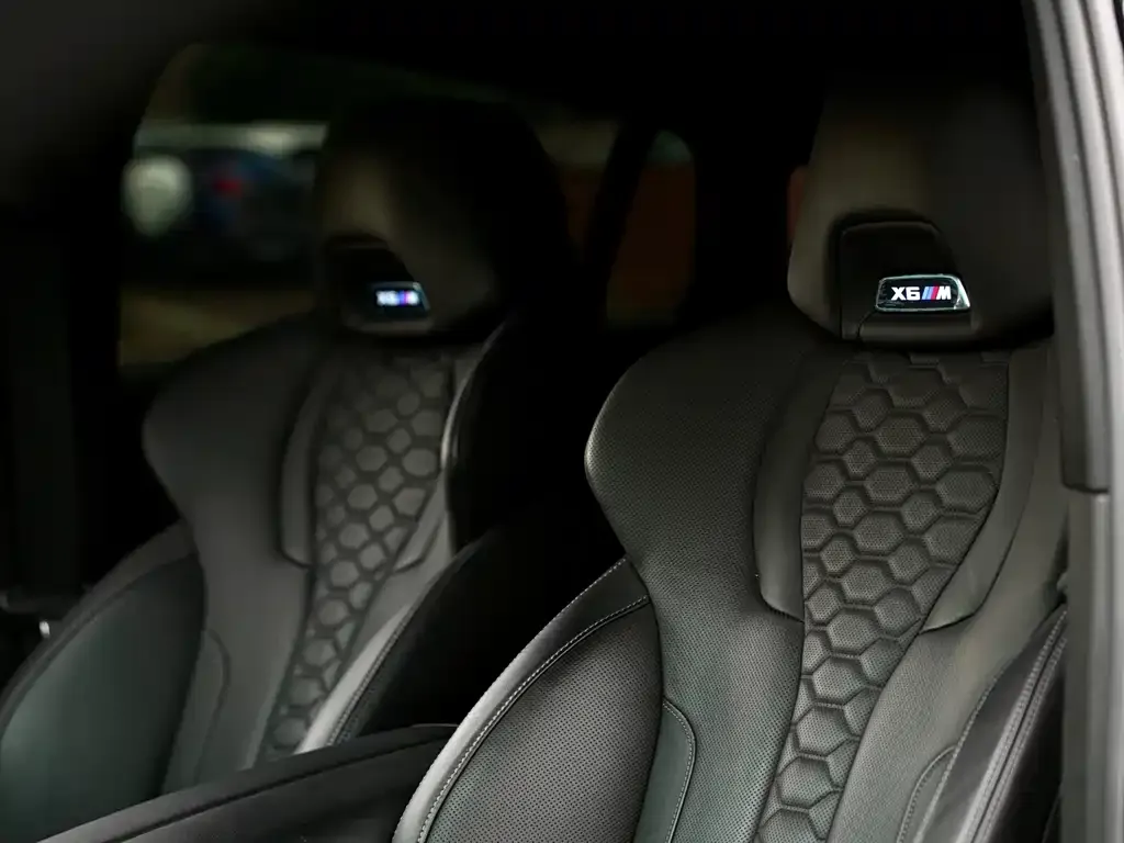BMW X6 M 2023 из CN, фото 3