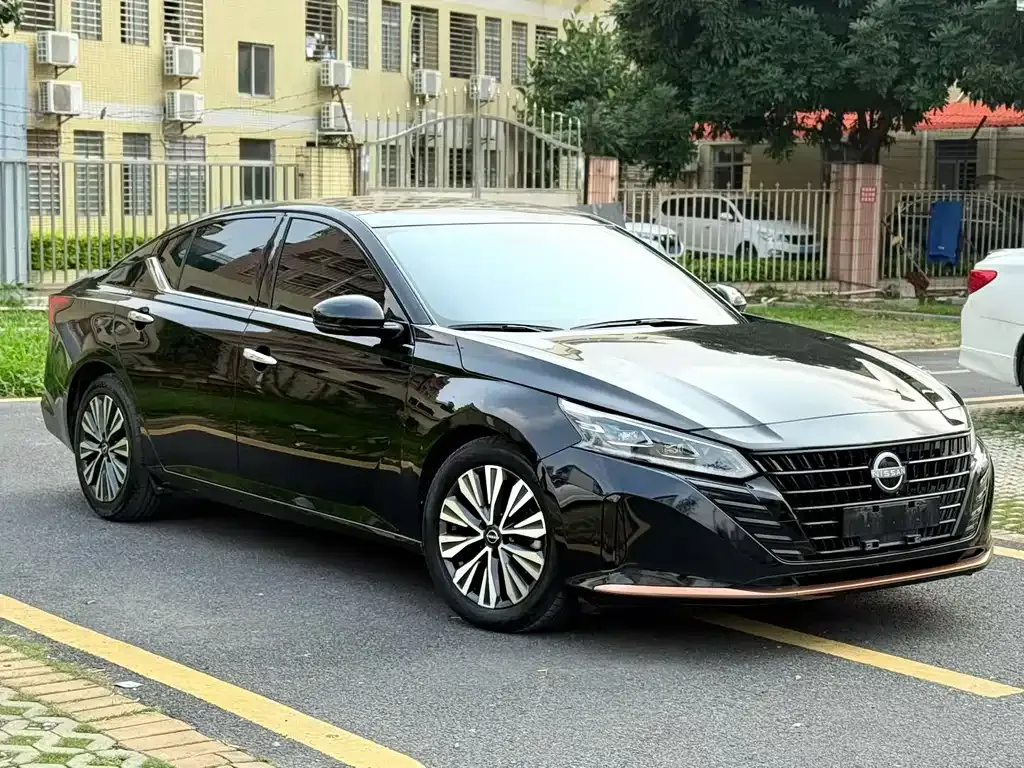 Nissan Teana — фото 1