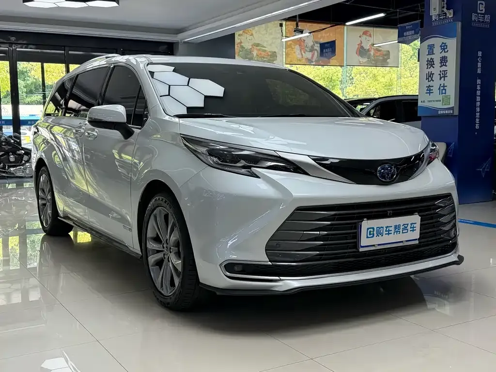 Toyota Sienna 2023 из CN, фото 3